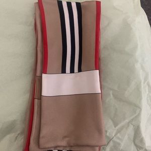 BNIB Burberry Skinny Scarf